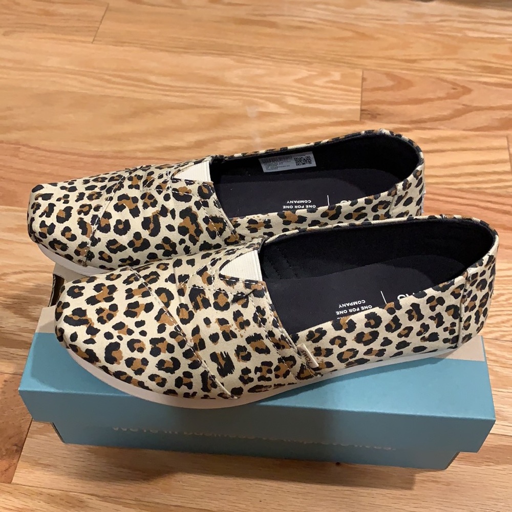 Gently used size 6.5 leopard Toms.